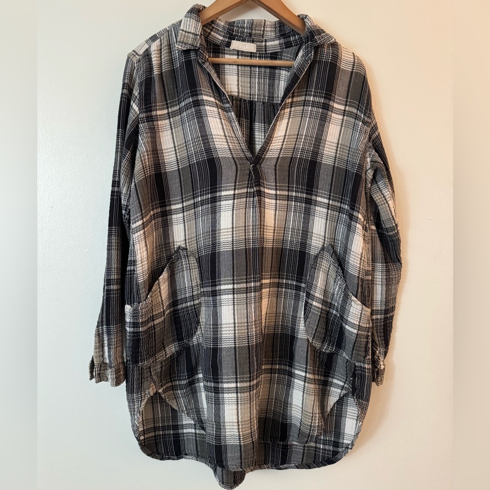 CP Shades M Women’s Plaid Black and White Gauze Long Sleeve Tunic